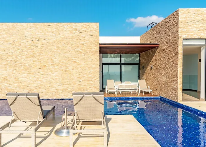 Mamita's Designer Penthouse Private Deck Apartment